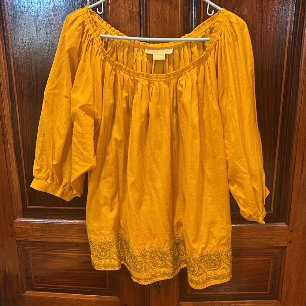 MICHAEL KORS Deep Yellow Embroidered Gold Lace Never Worn Size: M